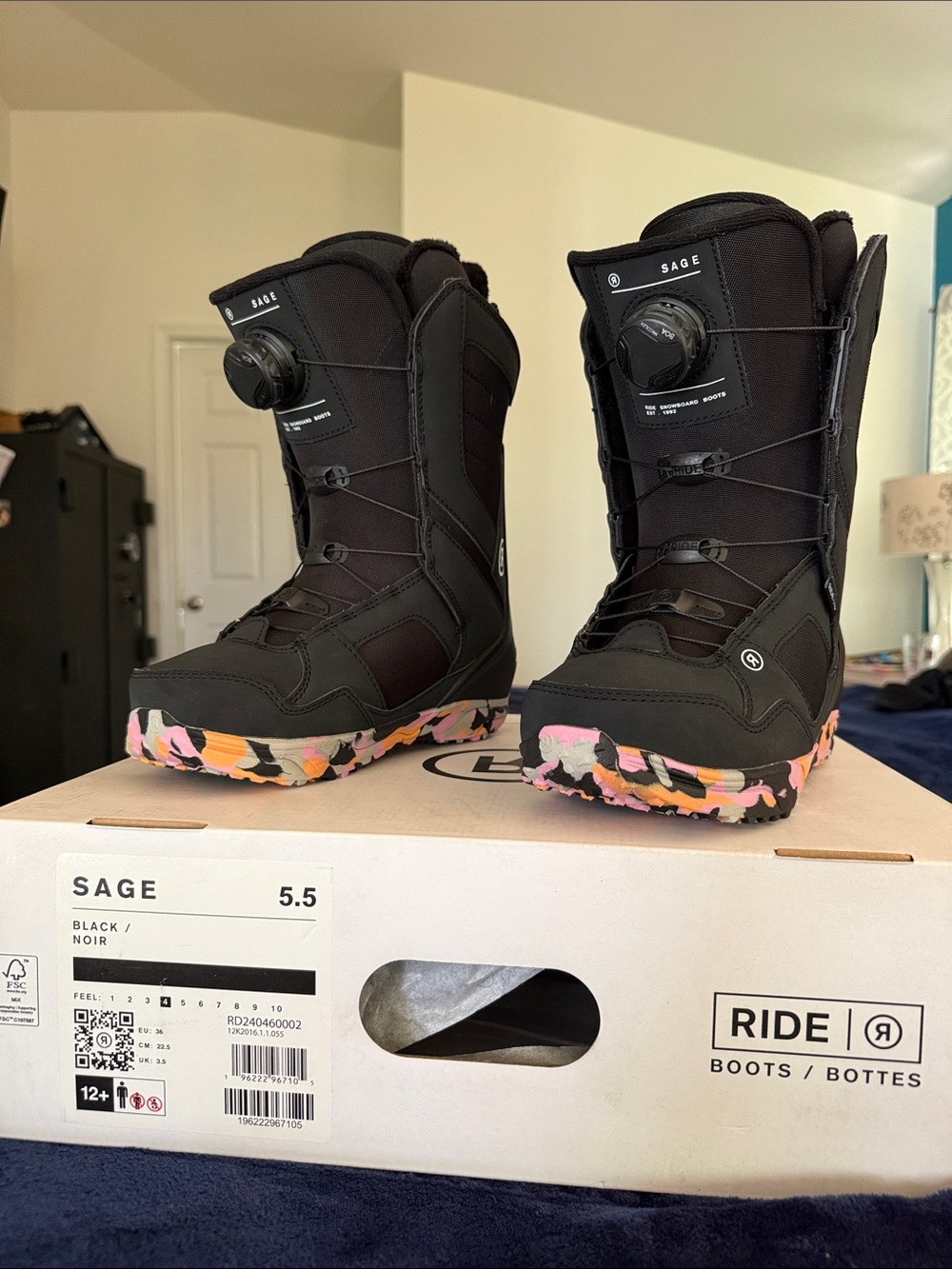 NEW! Ride Snowboard Boots - Sage 5.5 - black with kaleidoscope bottoms